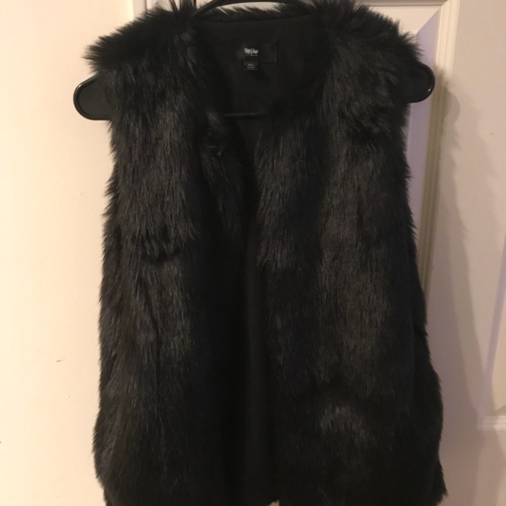 Black faux fur vest